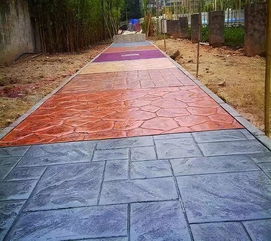 園林景觀工程中彩色混凝土藝術壓印地坪與假山的協同施工工藝探討